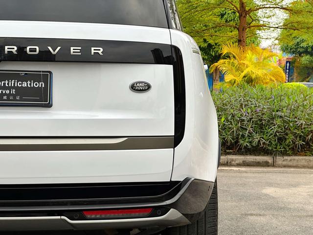 Range Rover 2023 3.0 L6 400PS Centurion Seven Seater Plus – фото 26
