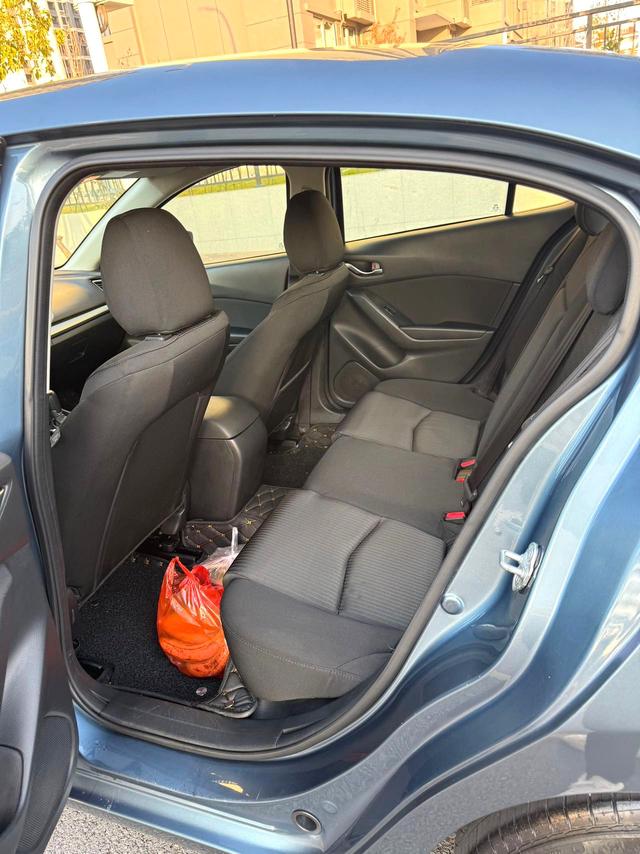 Mazda3 Axela 2014 Sedan 1.5L Automatic Luxury – фото 6