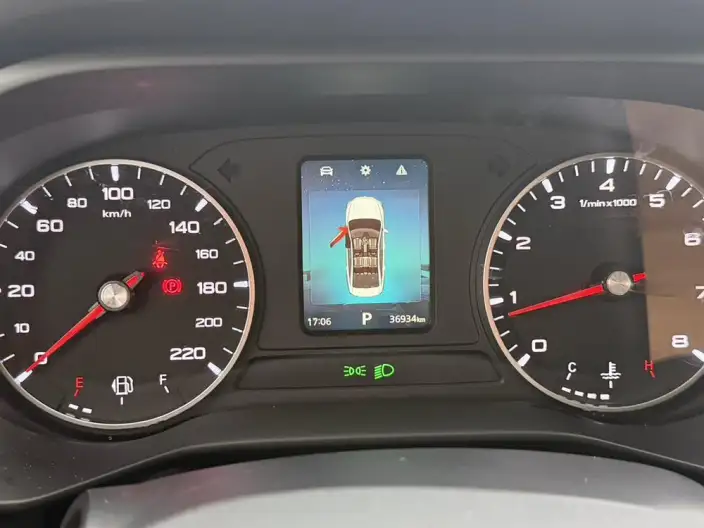 Roewe i5 2021 Model 1.5L CVT Diamond Edition – фото 9