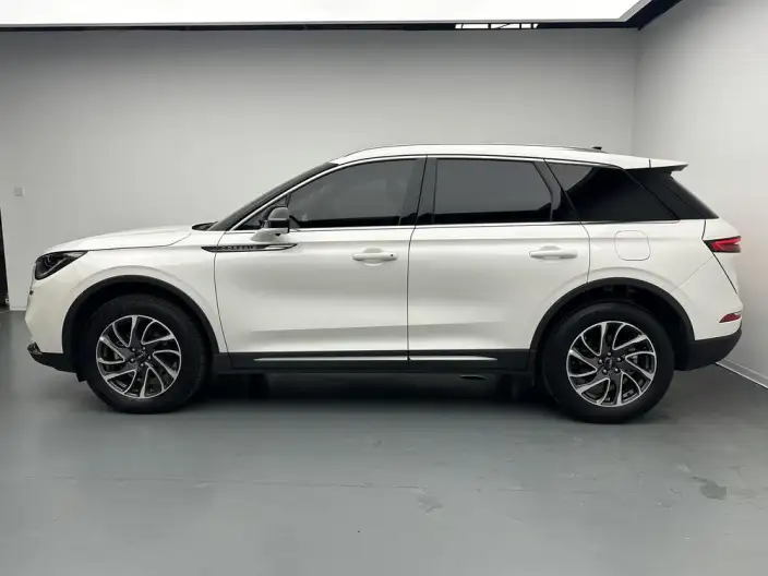 Lincoln Corsair 2022 Model Facelift 2.0T 2WD Exclusive Edition – фото 4