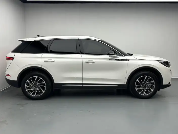 Lincoln Corsair 2022 Model Facelift 2.0T 2WD Exclusive Edition – фото 8