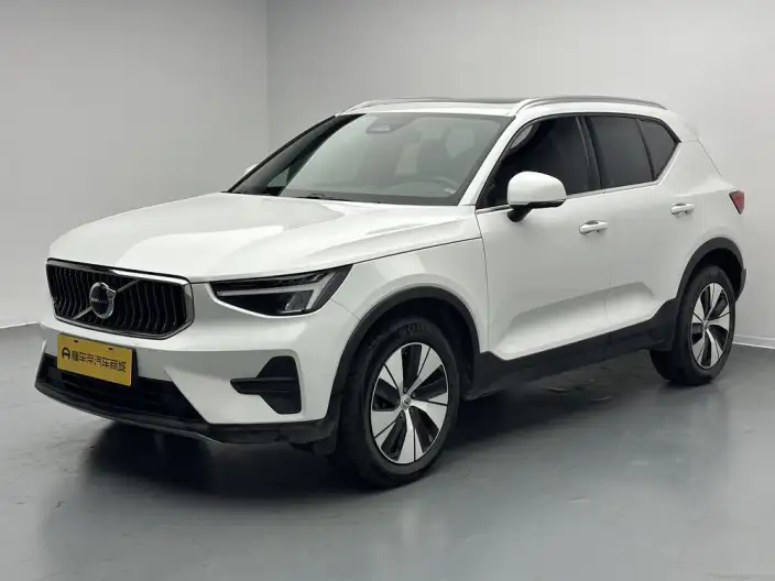 Volvo XC40 2024 Model B3 Smart Range Deluxe Edition – фото 1