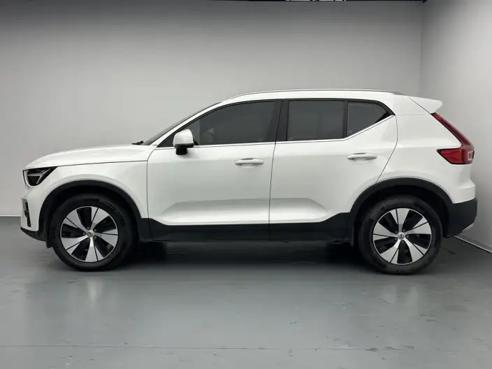 Volvo XC40 2024 Model B3 Smart Range Deluxe Edition – фото 4