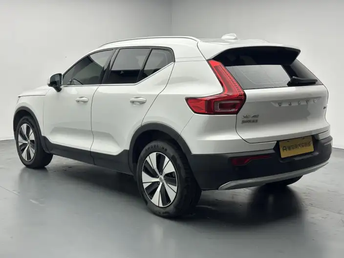Volvo XC40 2024 Model B3 Smart Range Deluxe Edition – фото 5