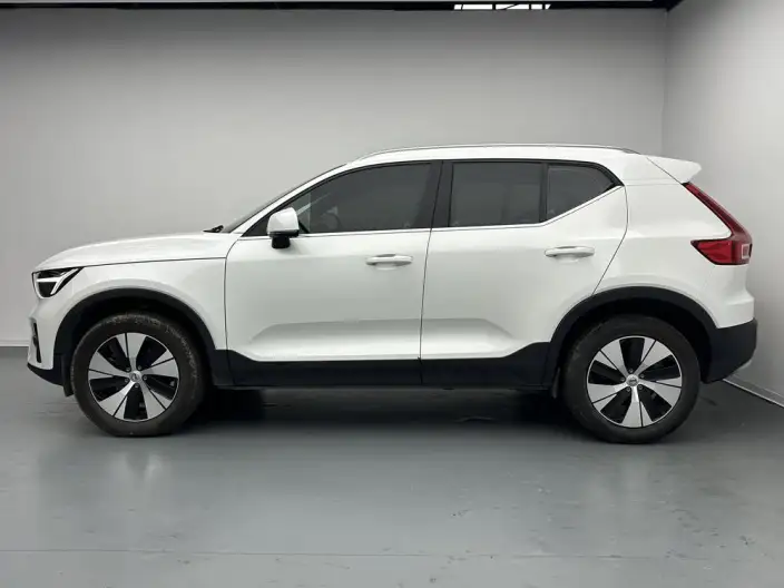 Volvo XC40 2024 Model B3 Smart Range Deluxe Edition – фото 4