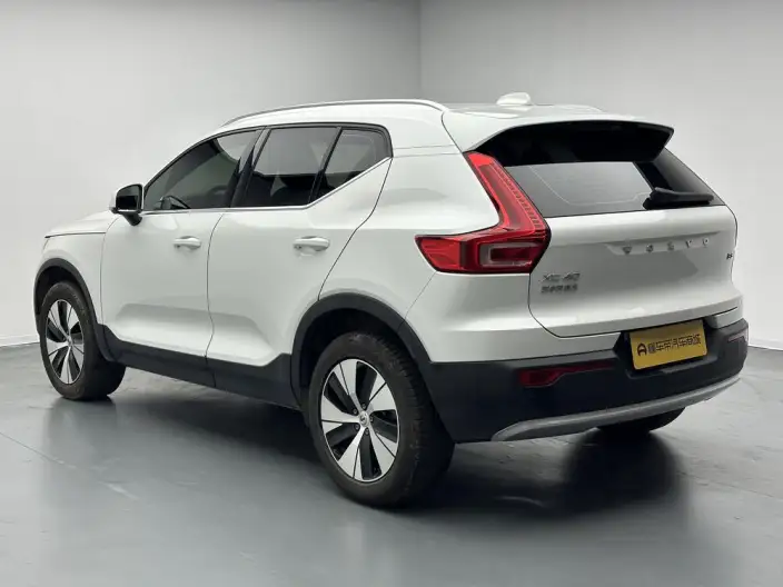 Volvo XC40 2024 Model B3 Smart Range Deluxe Edition – фото 5