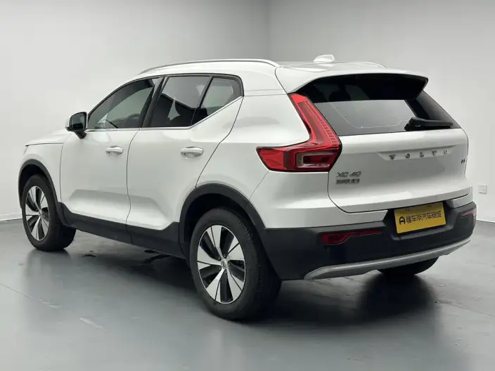 Volvo XC40 2024 Model B3 Smart Range Deluxe Edition – фото 5