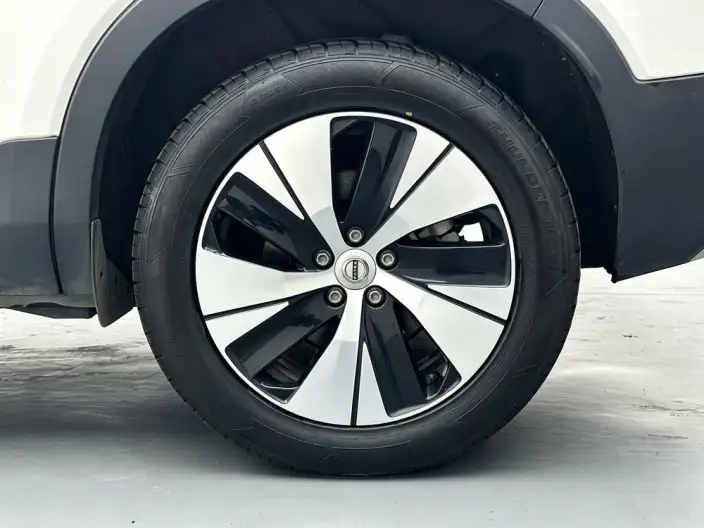 Volvo XC40 2024 Model B3 Smart Range Deluxe Edition – фото 9