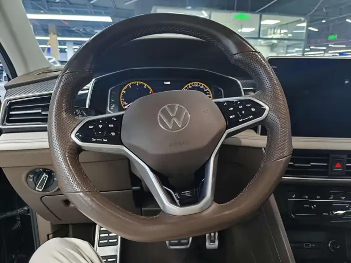 Volkswagen Tiguan L 2023 Model 330TSI 2WD R-Line Enjoy the version more – фото 9