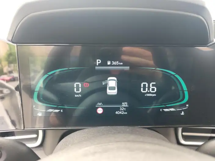 Hyundai Ioniq 2023 Model 1.5L CVT LUX Premium Edition – фото 6