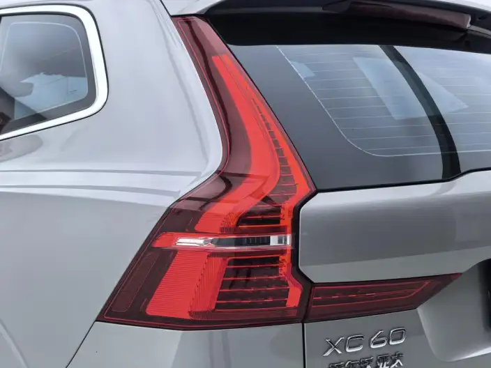 Volvo XC60 2023 Model B5 4WD Smart Range Deluxe Edition – фото 9