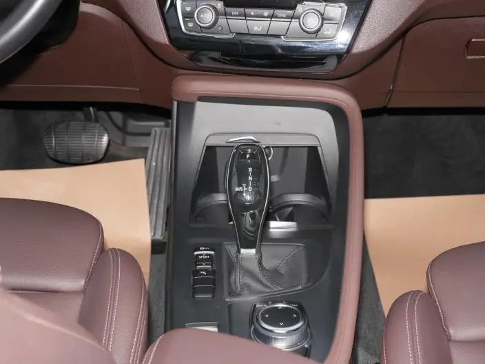 BMW X1 2022 Model sDrive25Li Leading Model – фото 9