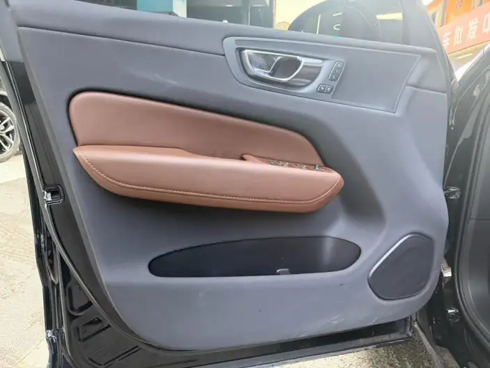 Volvo XC60 2024 Model B5 4WD Smart Range Deluxe Edition – фото 8