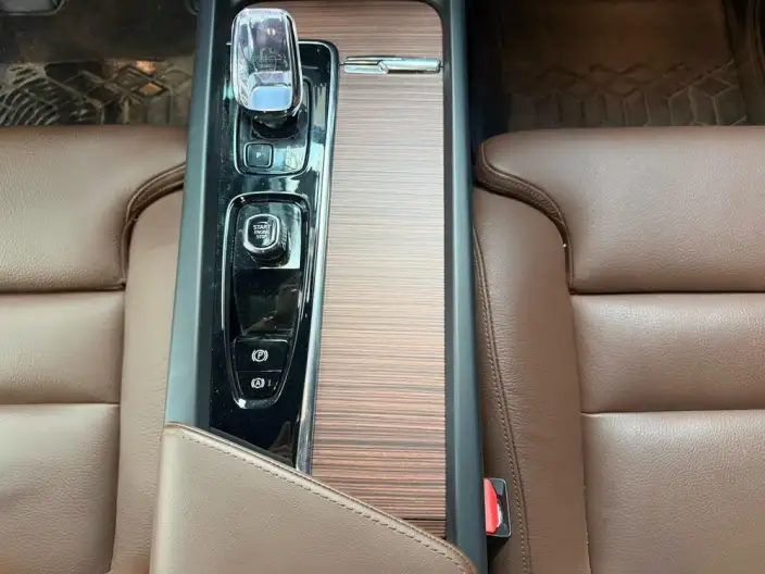 Volvo XC60 2024 Model B5 4WD Smart Range Deluxe Edition – фото 9