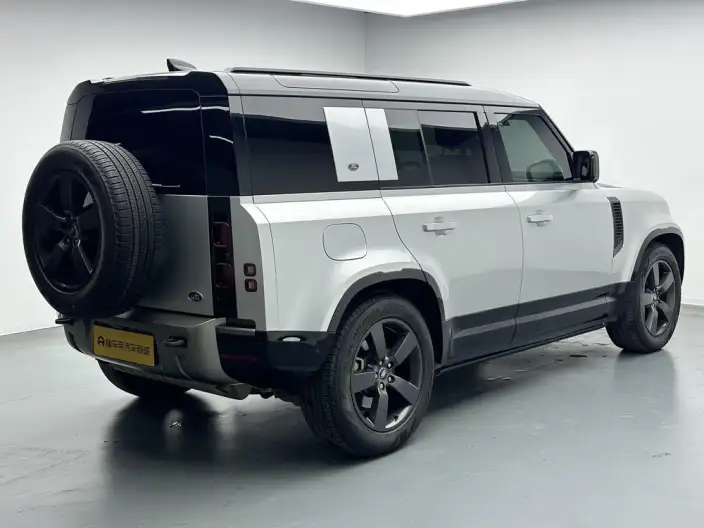 Land Rover Defender 2022 Model 110 P400 X-Dynamic HSE – фото 7