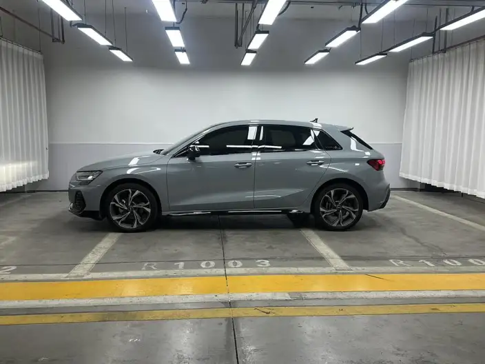 Audi A3 2026 Model Sportback 35 TFSI Continental Flying Spur Exclusive Model – фото 4