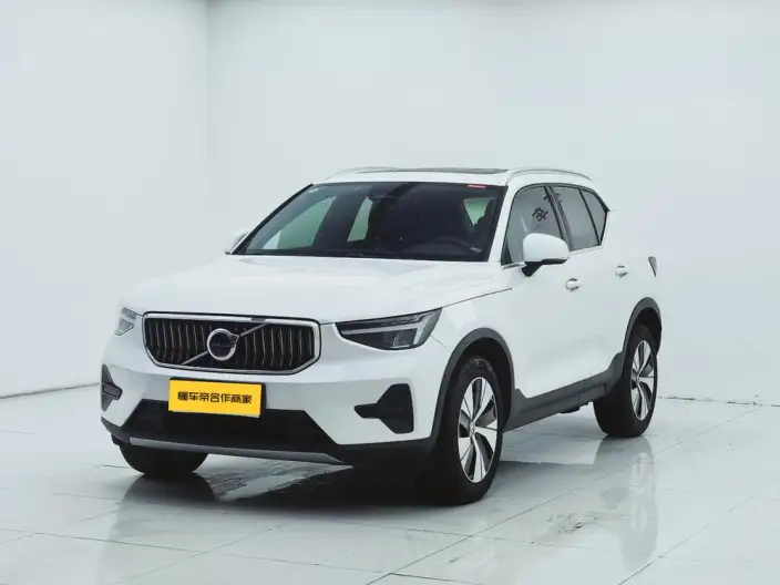 Volvo XC40 2024 Model B3 Smart Range Deluxe Edition – фото 1