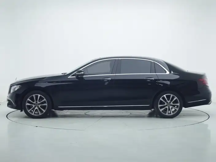 Mercedes-Benz E-Class 2020 Model E 260 L – фото 4