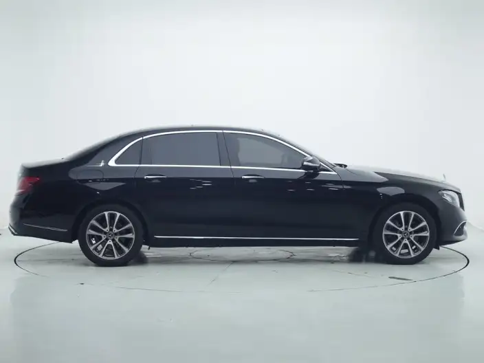 Mercedes-Benz E-Class 2020 Model E 260 L – фото 8