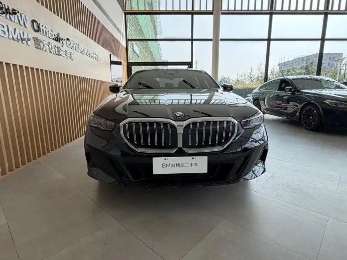 BMW 5 Series 2024 Model 525Li M Sports Set – фото 2