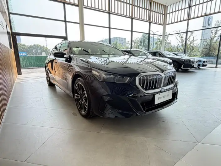 BMW 5 Series 2024 Model 525Li M Sports Set – фото 3