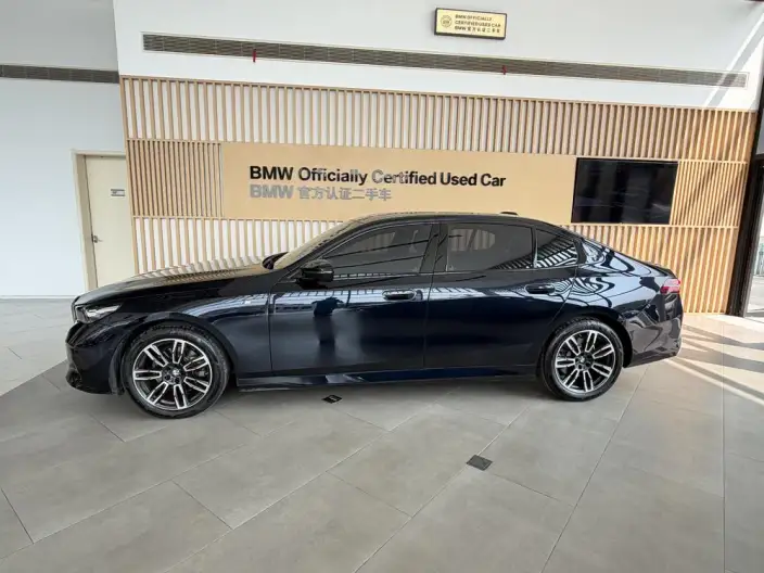 BMW 5 Series 2024 Model 525Li M Sports Set – фото 4