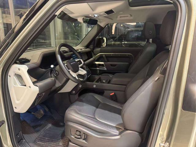 Land Rover De f ender 2024 90 2.0T P300 S – фото 7