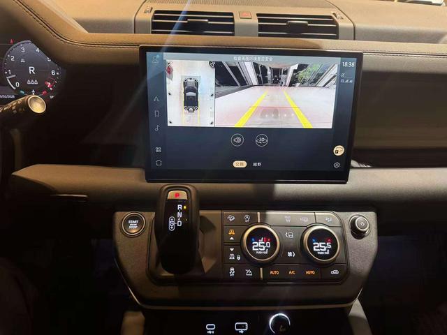 Land Rover De f ender 2024 90 2.0T P300 S – фото 12