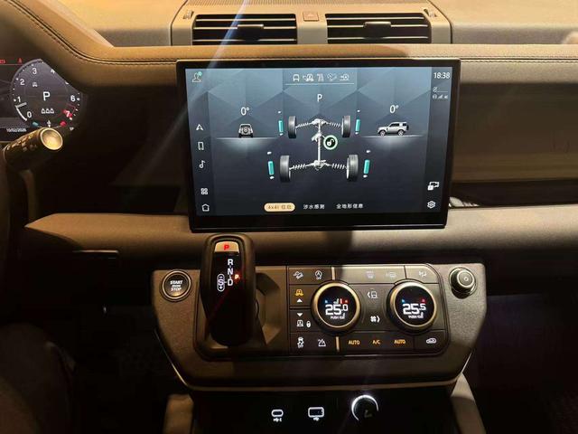 Land Rover De f ender 2024 90 2.0T P300 S – фото 13