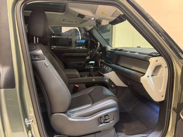 Land Rover De f ender 2024 90 2.0T P300 S – фото 14