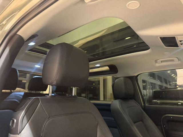 Land Rover De f ender 2024 90 2.0T P300 S – фото 15