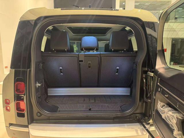 Land Rover De f ender 2024 90 2.0T P300 S – фото 17