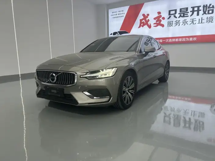 Volvo S60 PHEV 2022 Model T8 E Drive Hybrid 4WD Smart Elegance Sports Edition – фото 1