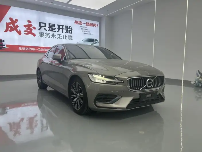 Volvo S60 PHEV 2022 Model T8 E Drive Hybrid 4WD Smart Elegance Sports Edition – фото 3