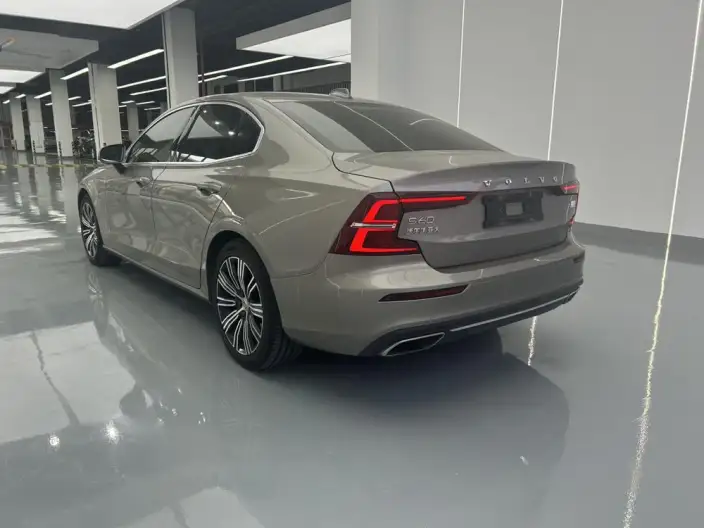 Volvo S60 PHEV 2022 Model T8 E Drive Hybrid 4WD Smart Elegance Sports Edition – фото 4
