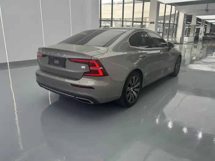 Volvo S60 PHEV 2022 Model T8 E Drive Hybrid 4WD Smart Elegance Sports Edition – фото 6