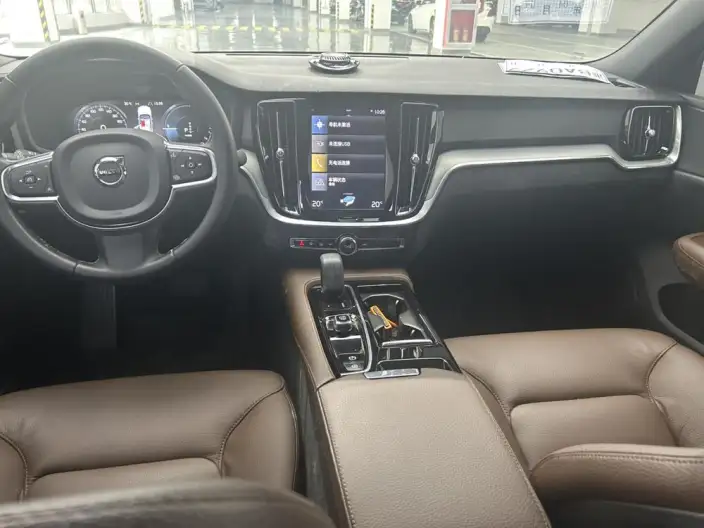 Volvo S60 PHEV 2022 Model T8 E Drive Hybrid 4WD Smart Elegance Sports Edition – фото 7