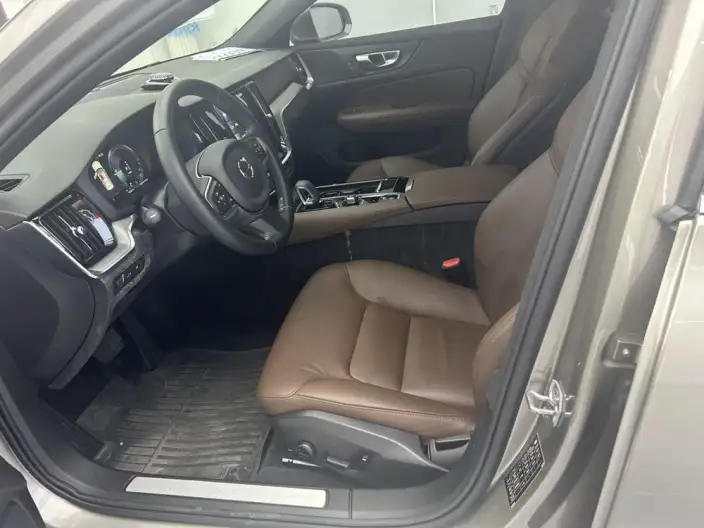 Volvo S60 PHEV 2022 Model T8 E Drive Hybrid 4WD Smart Elegance Sports Edition – фото 9