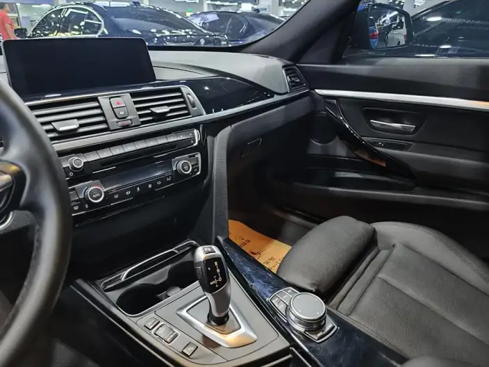 BMW 3 Series Gran Turismo 2020 Model 320i M Sports Set – фото 9