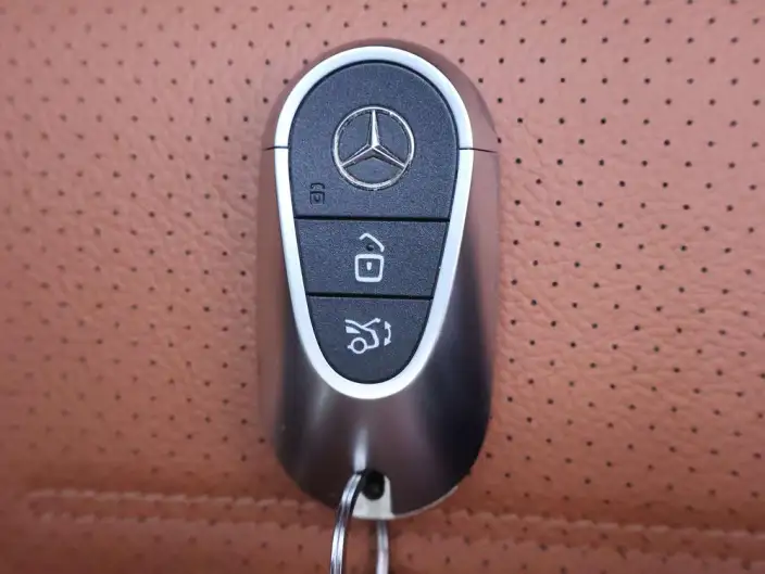 Mercedes-Benz GLC 2024 Model Facelift GLC 300 L 4MATIC Dynamic Model 5 seat – фото 6