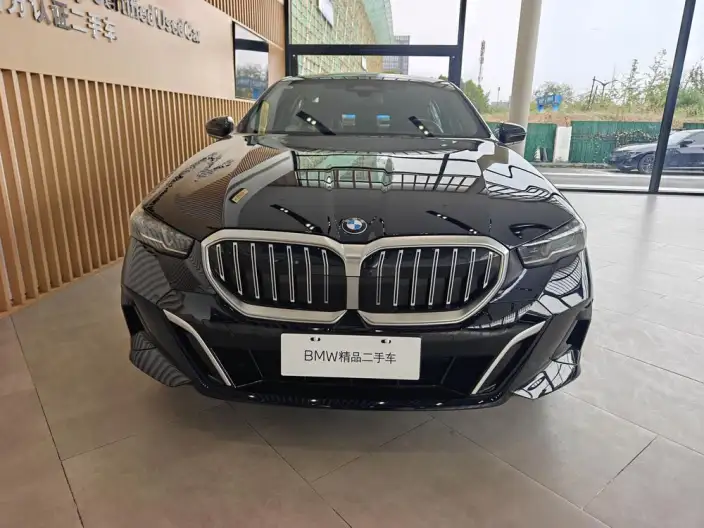 BMW 5 Series 2025 Model 530Li Exclusive Model M Sports Set – фото 2