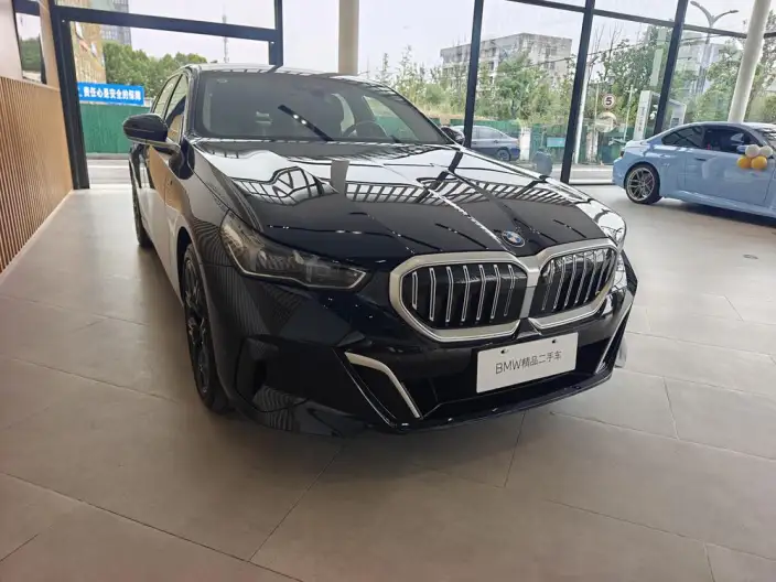 BMW 5 Series 2025 Model 530Li Exclusive Model M Sports Set – фото 3