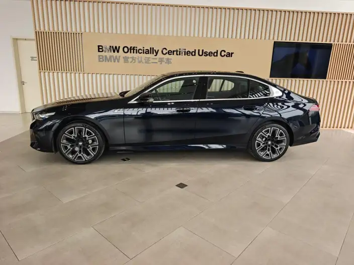 BMW 5 Series 2025 Model 530Li Exclusive Model M Sports Set – фото 4