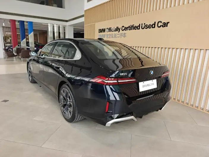 BMW 5 Series 2025 Model 530Li Exclusive Model M Sports Set – фото 5