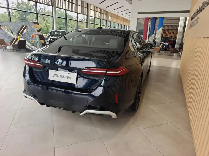 BMW 5 Series 2025 Model 530Li Exclusive Model M Sports Set – фото 7