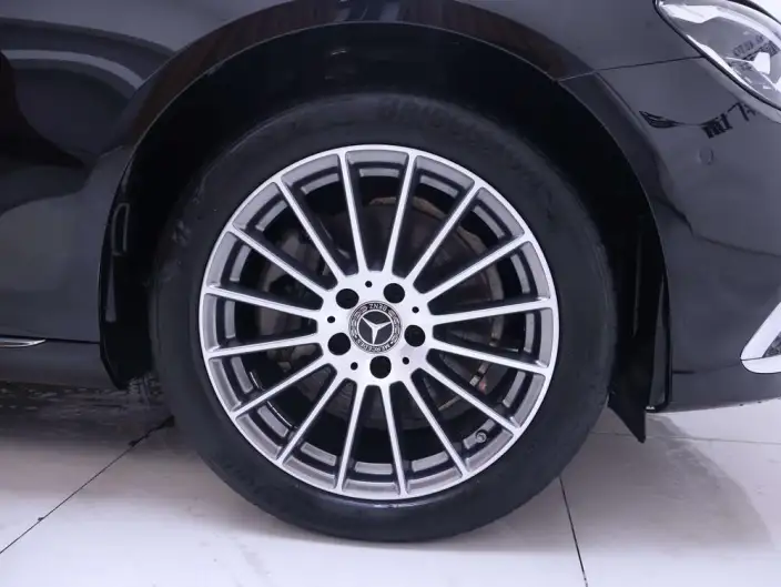 Mercedes-Benz E-Class 2023 Model E 260 L sedan – фото 4