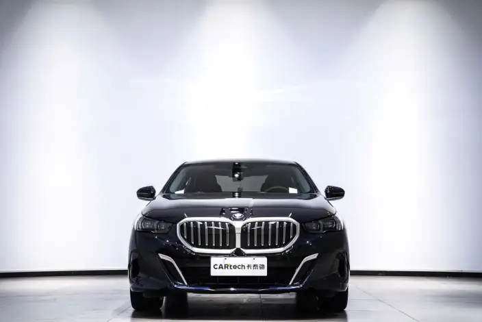 BMW 5 Series 2025 Model 530Li Leading Model M Sports Set – фото 2