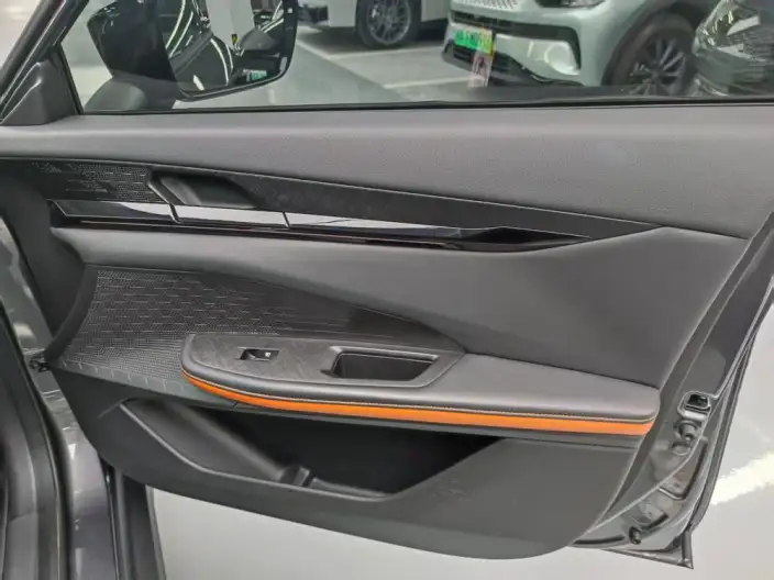 Changan UNI-V 2022 Model 1.5T Smart Pilot Model – фото 10