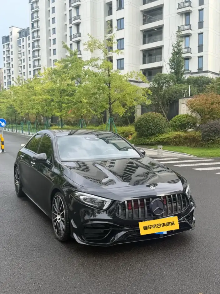 Mercedes-Benz A-Class AMG 2021 Model AMG A 35 L 4MATIC Blazing Night Special Edition – фото 3