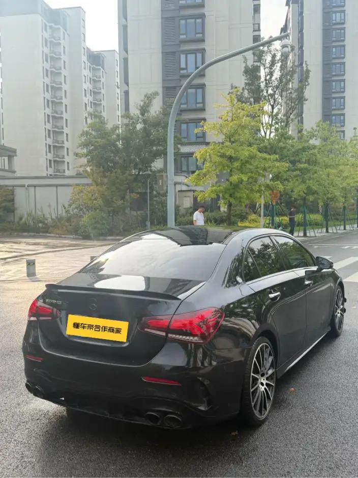 Mercedes-Benz A-Class AMG 2021 Model AMG A 35 L 4MATIC Blazing Night Special Edition – фото 6